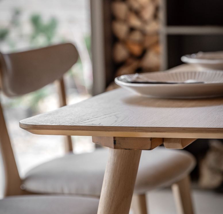Clorinda Dining Table