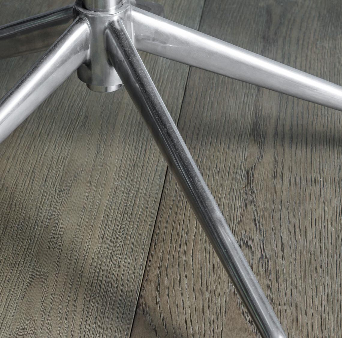 Livia Swivel Chair