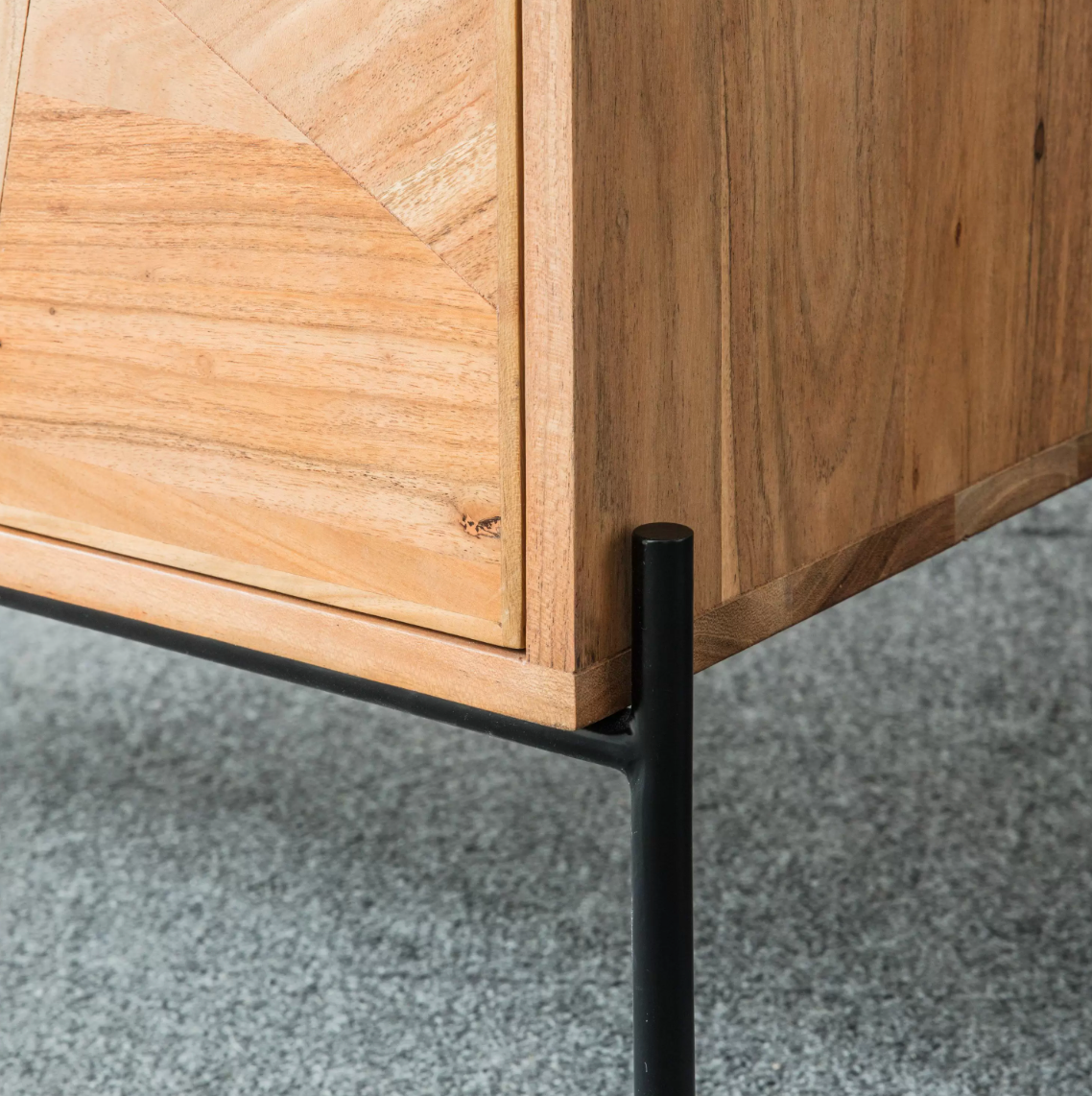 Noemi Drinks Cabinet