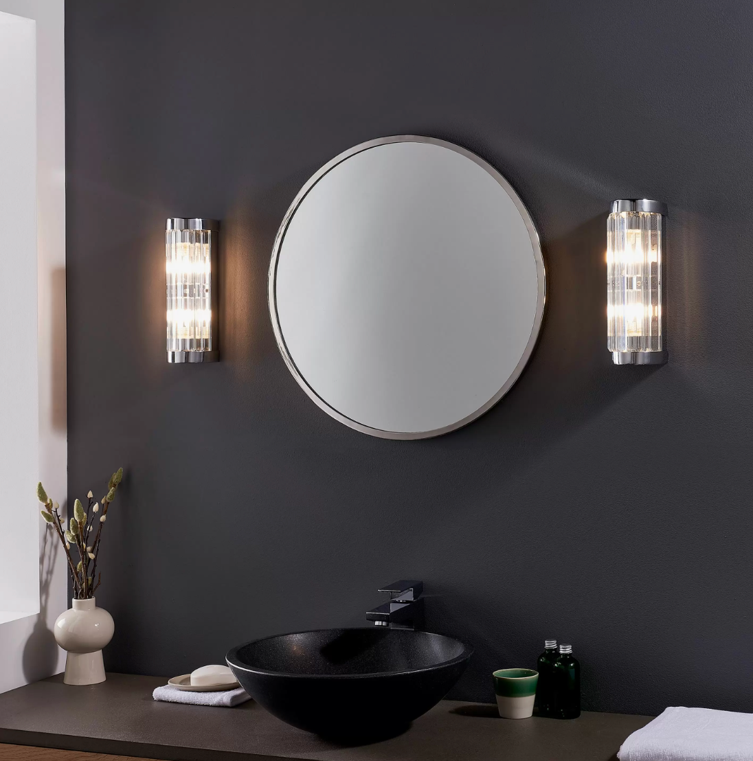 Emira Wall Light