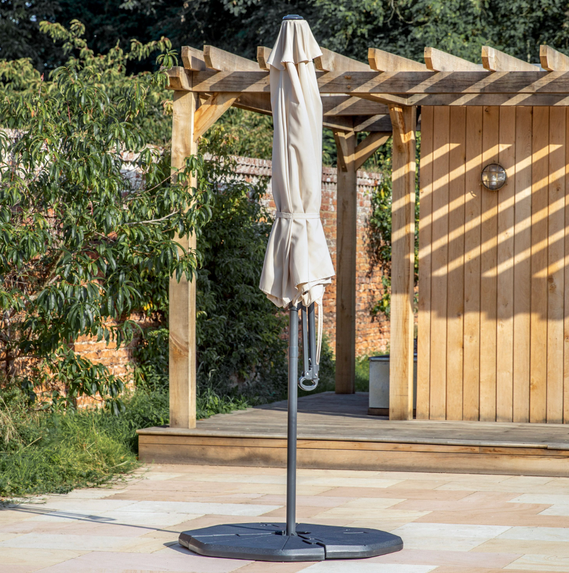 Azzurra 3m Cantilever Garden Parasol – Effortless Shade & Style