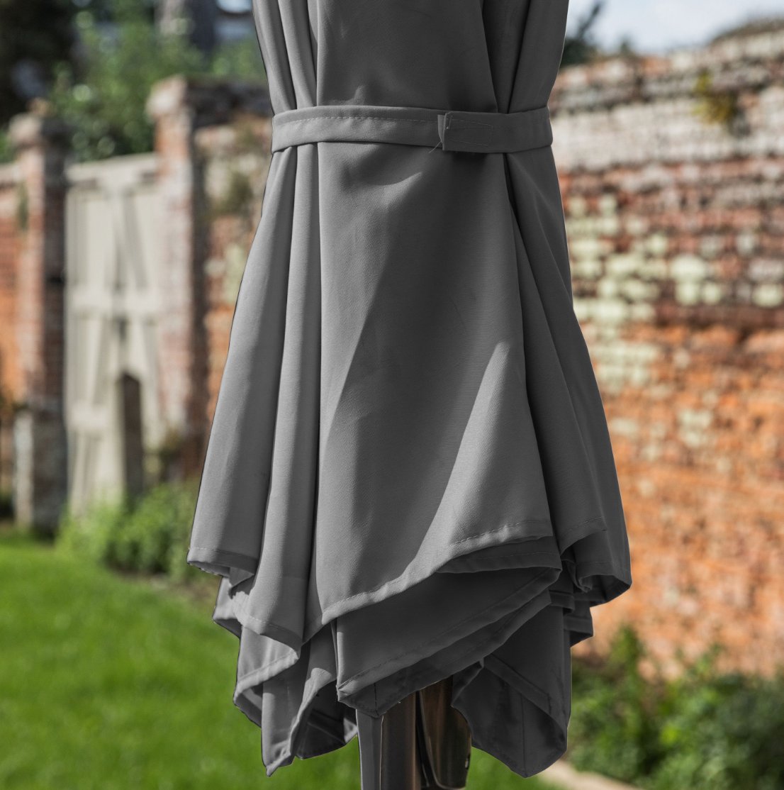 Azzurra 3m Cantilever Garden Parasol – Effortless Shade & Style
