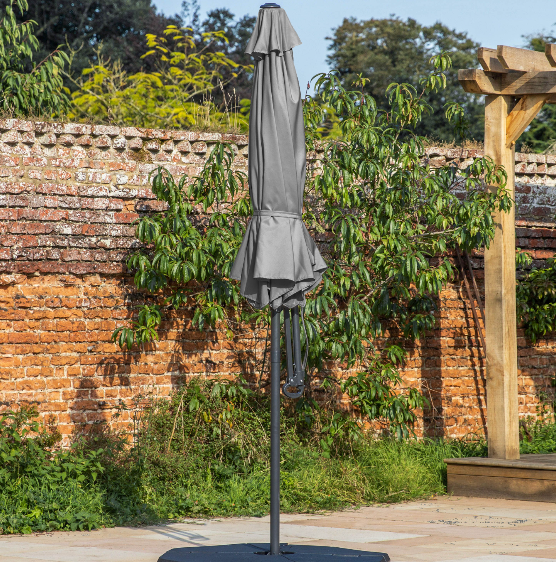 Azzurra 3m Cantilever Garden Parasol – Effortless Shade & Style
