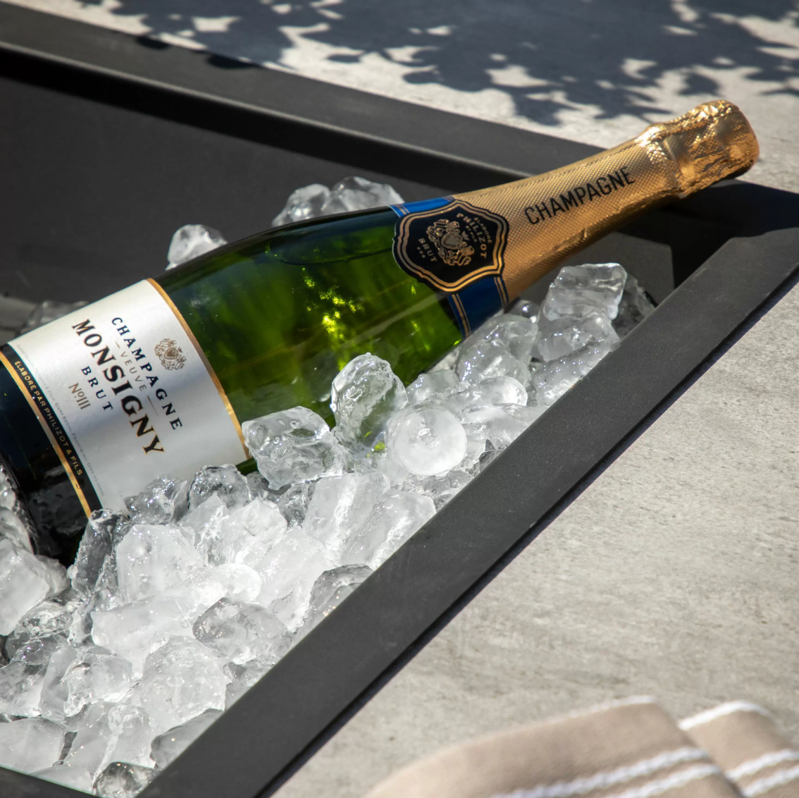 Delfina Dining Set with Fire Pit