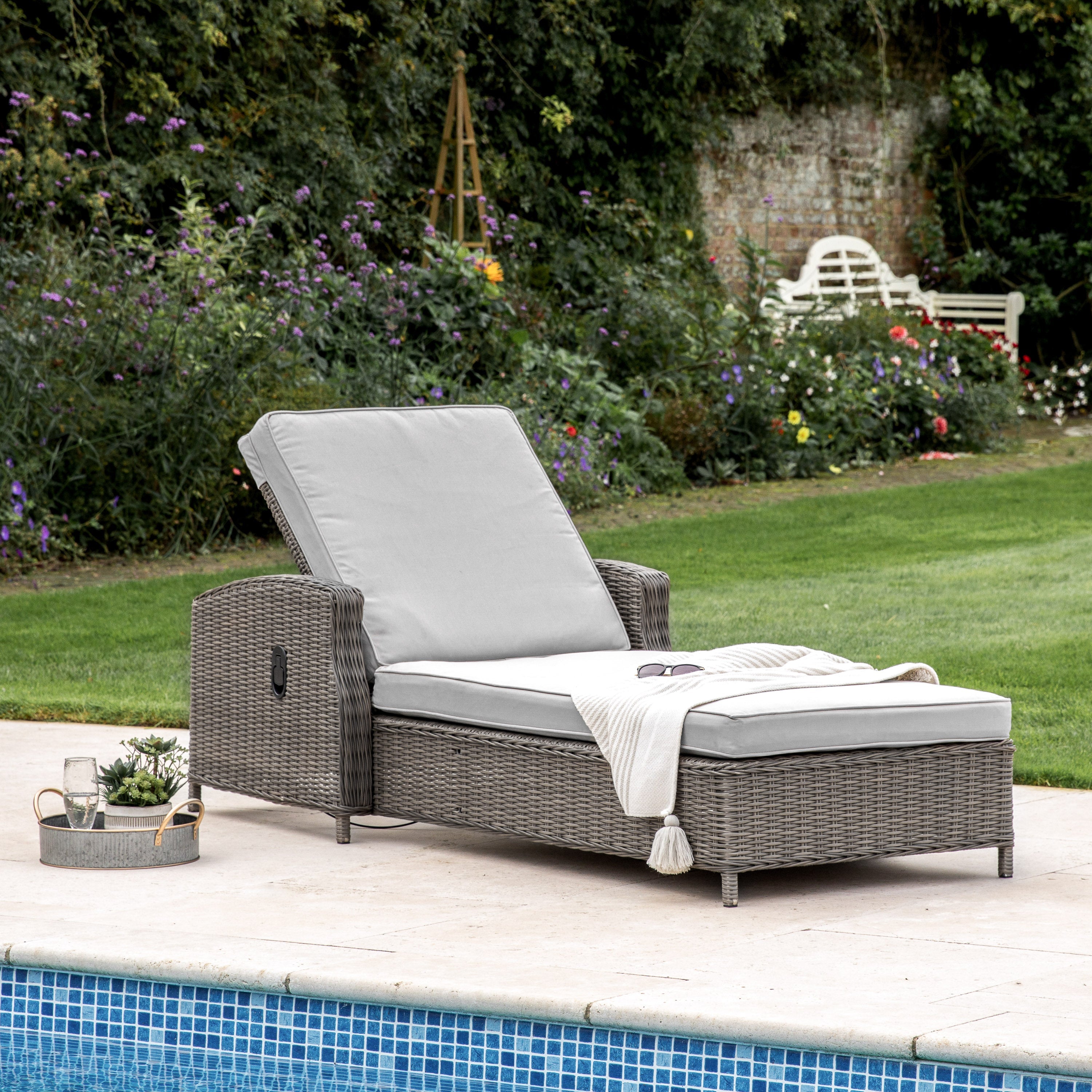 Garden lounge furniture