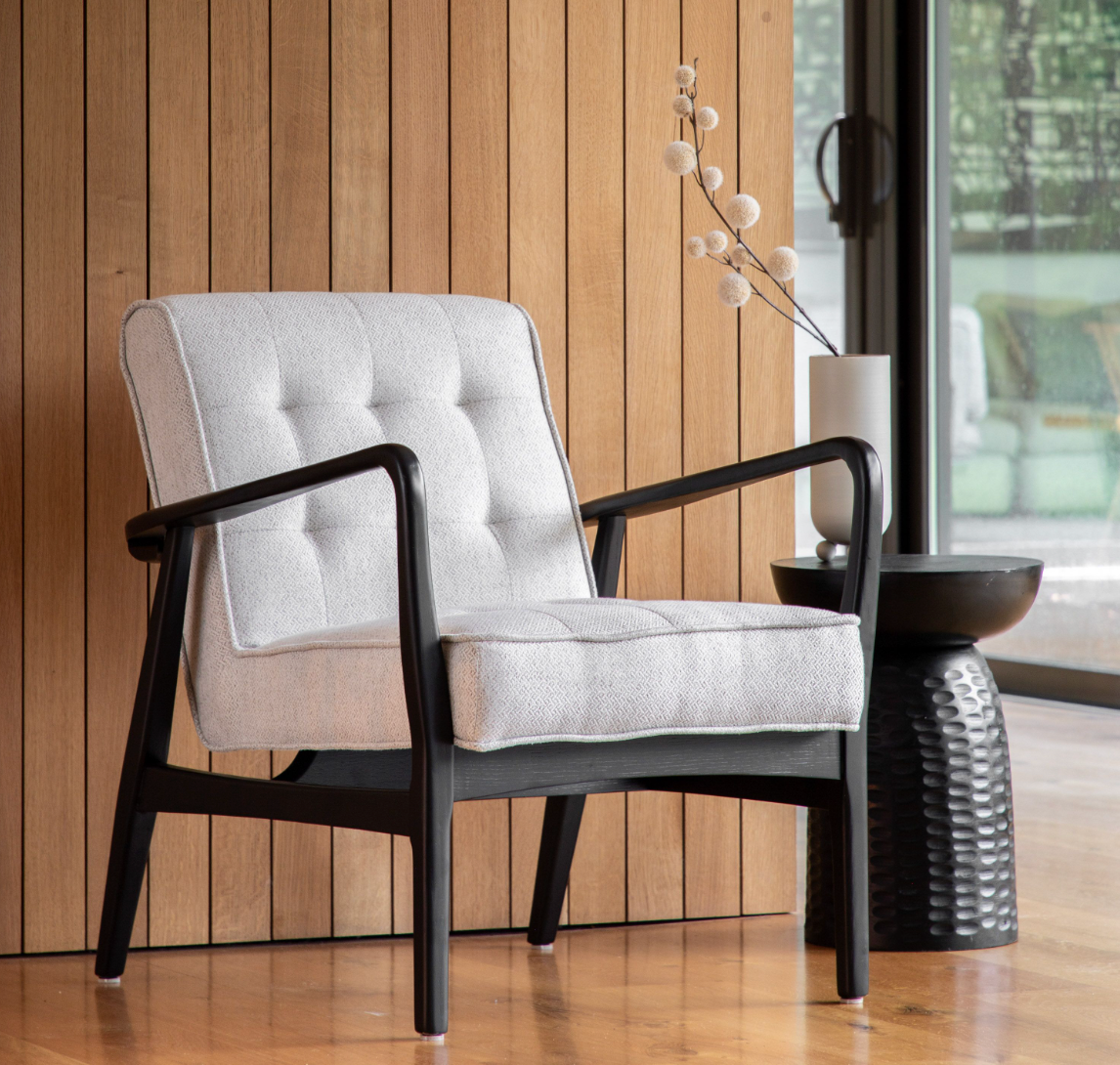 Paola Bold Armchair