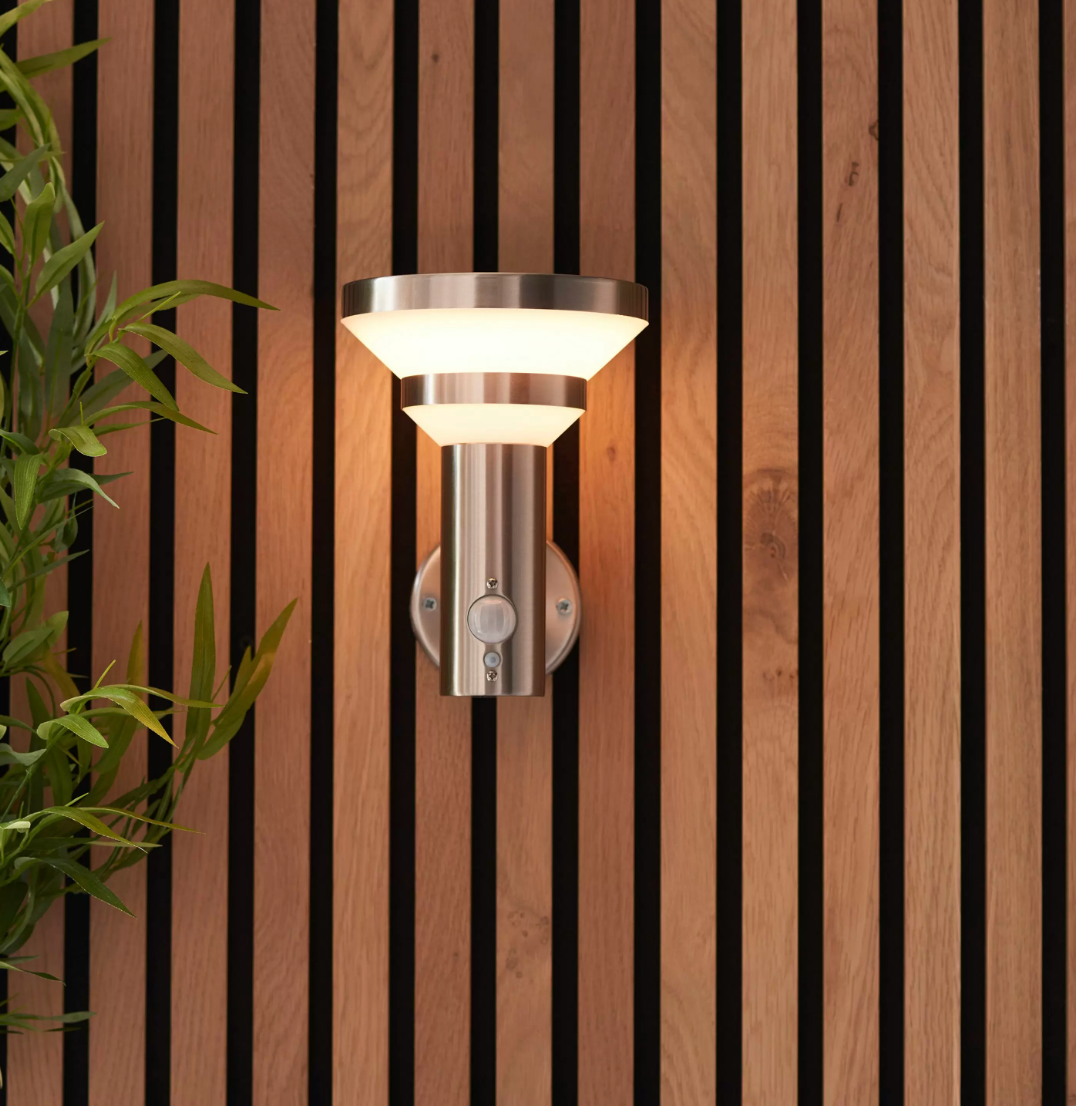 Esmeralda Wall Light