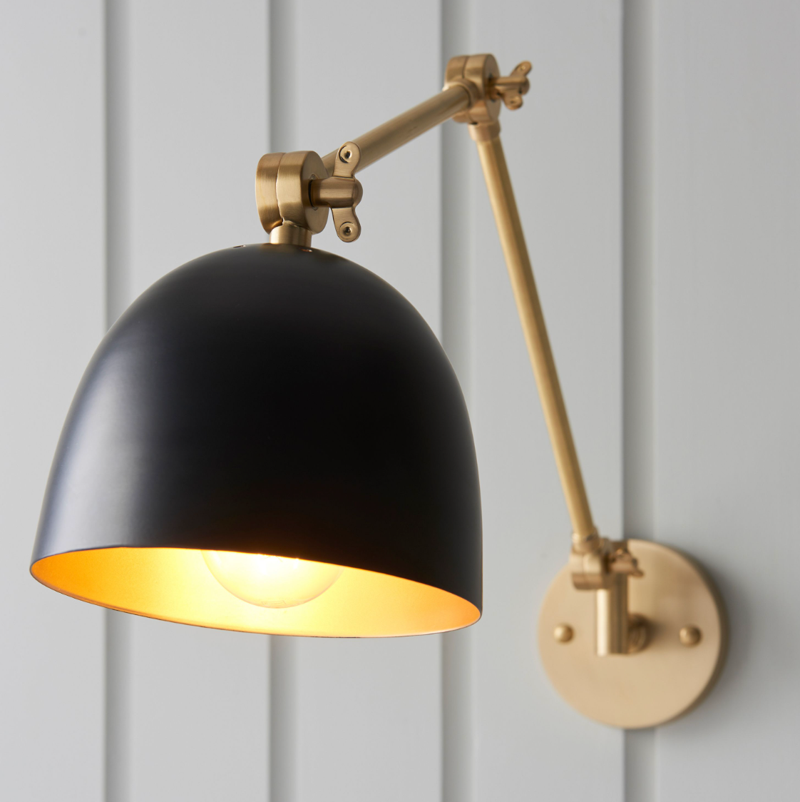 Ambra Wall Light