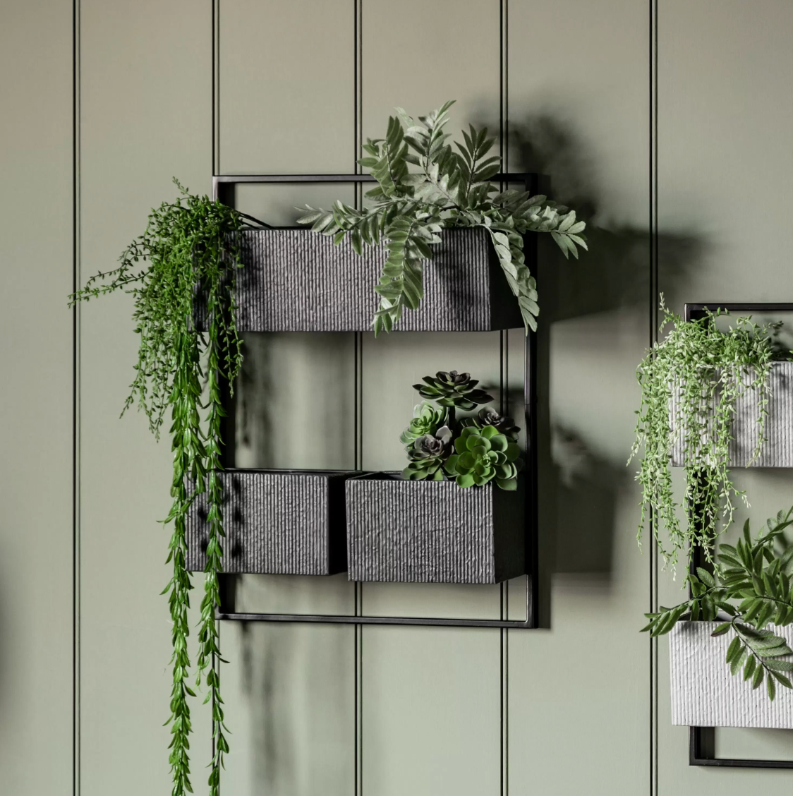 Leonora Wall Planter