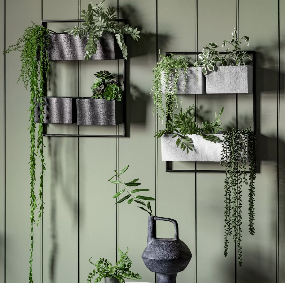 Leonora Wall Planter